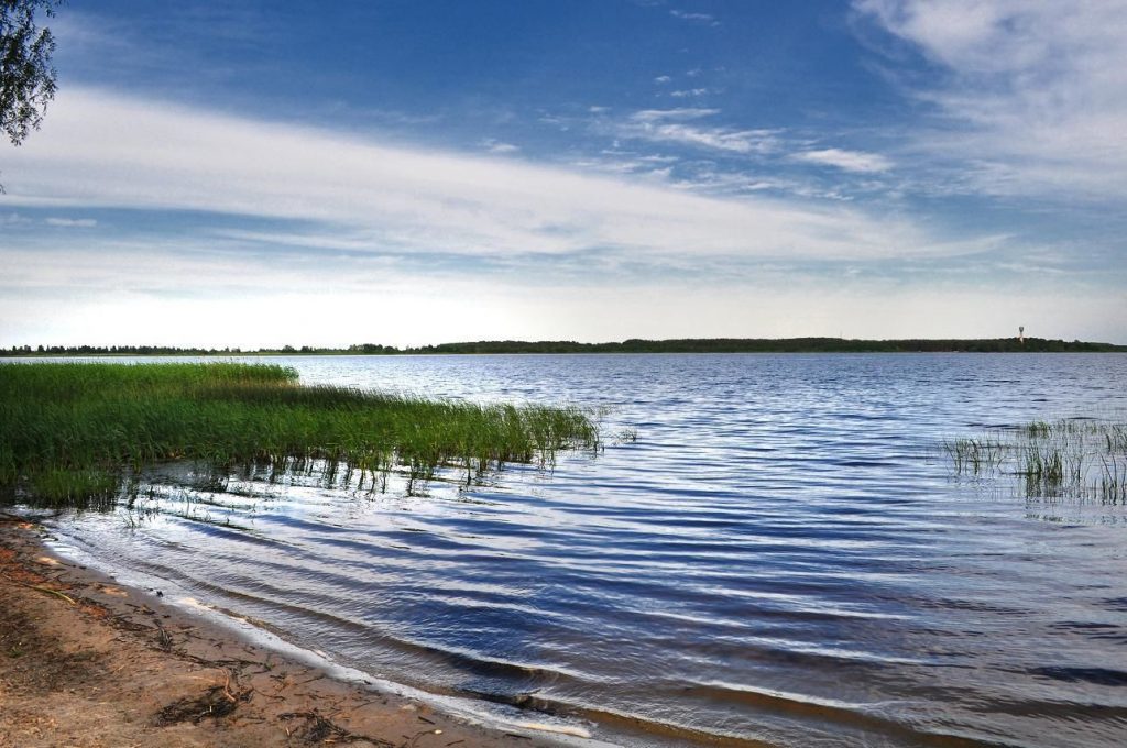 Базы отдыха в Беларуси на озерах. озеро любань